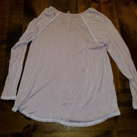 Light, Soft Long Sleeve Pale Pink Tee Medium - Picture 9 of 9